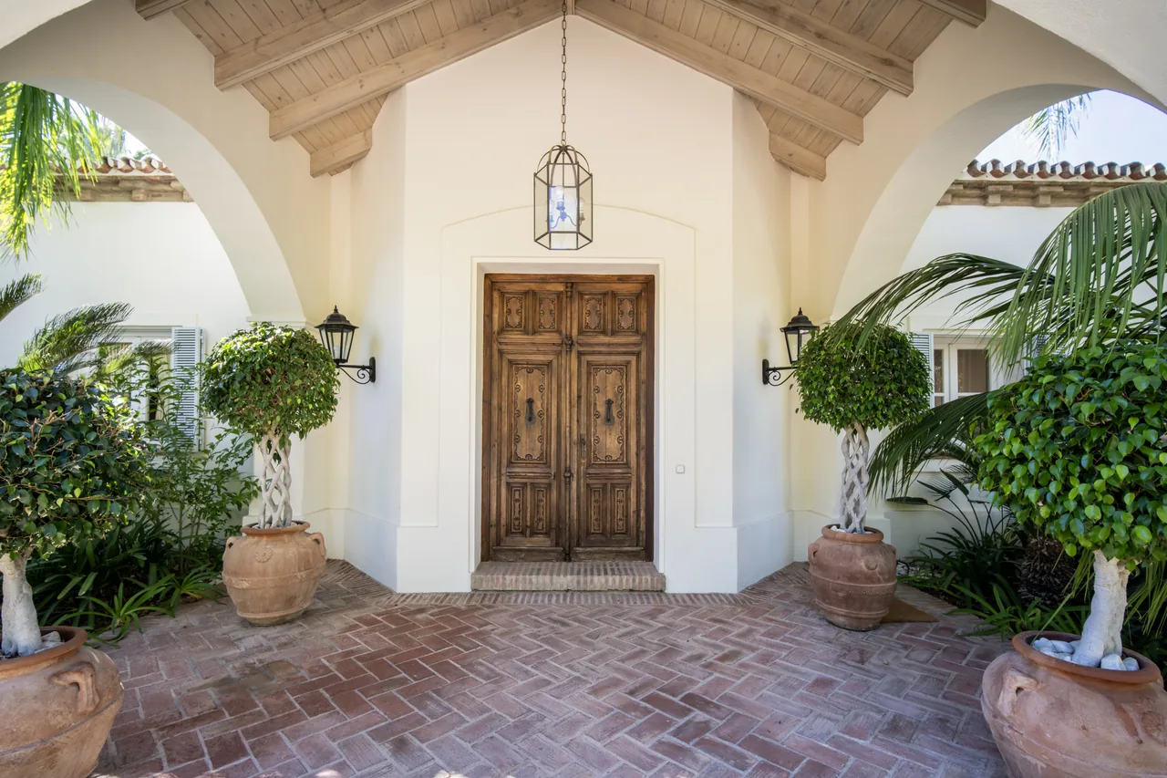 5-bedroom villa in Altos Reales with private pool and private garden — image 20
