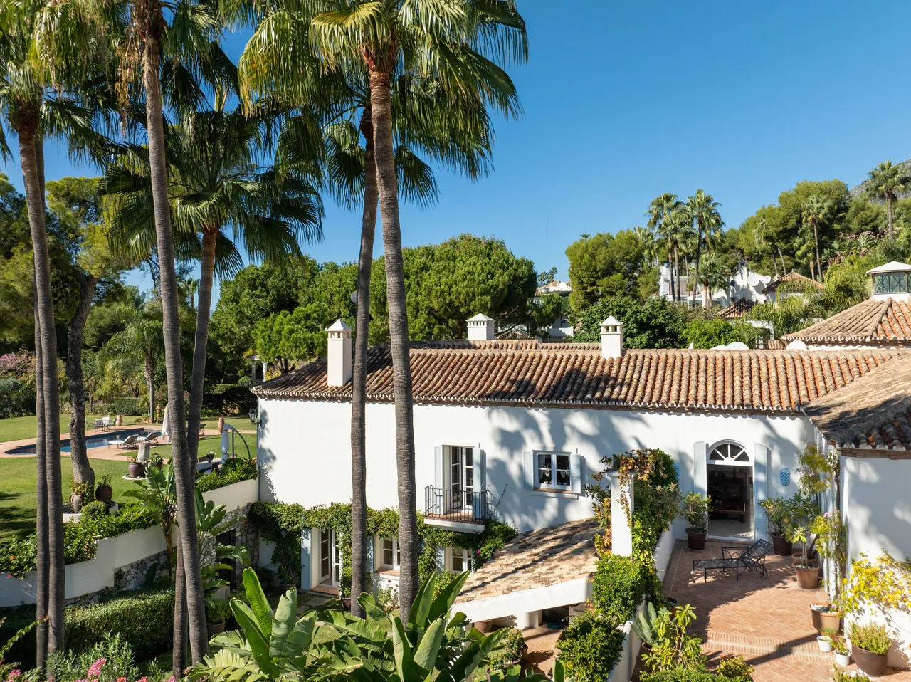 5-bedroom villa in Altos Reales with private pool and private garden — image 30
