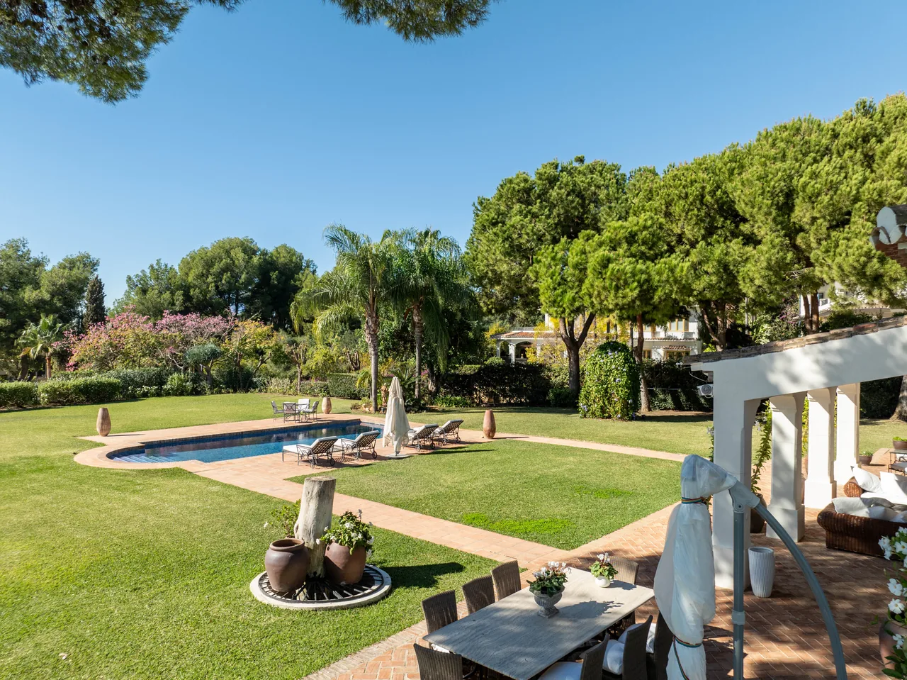 5-bedroom villa in Altos Reales with private pool and private garden — image 31