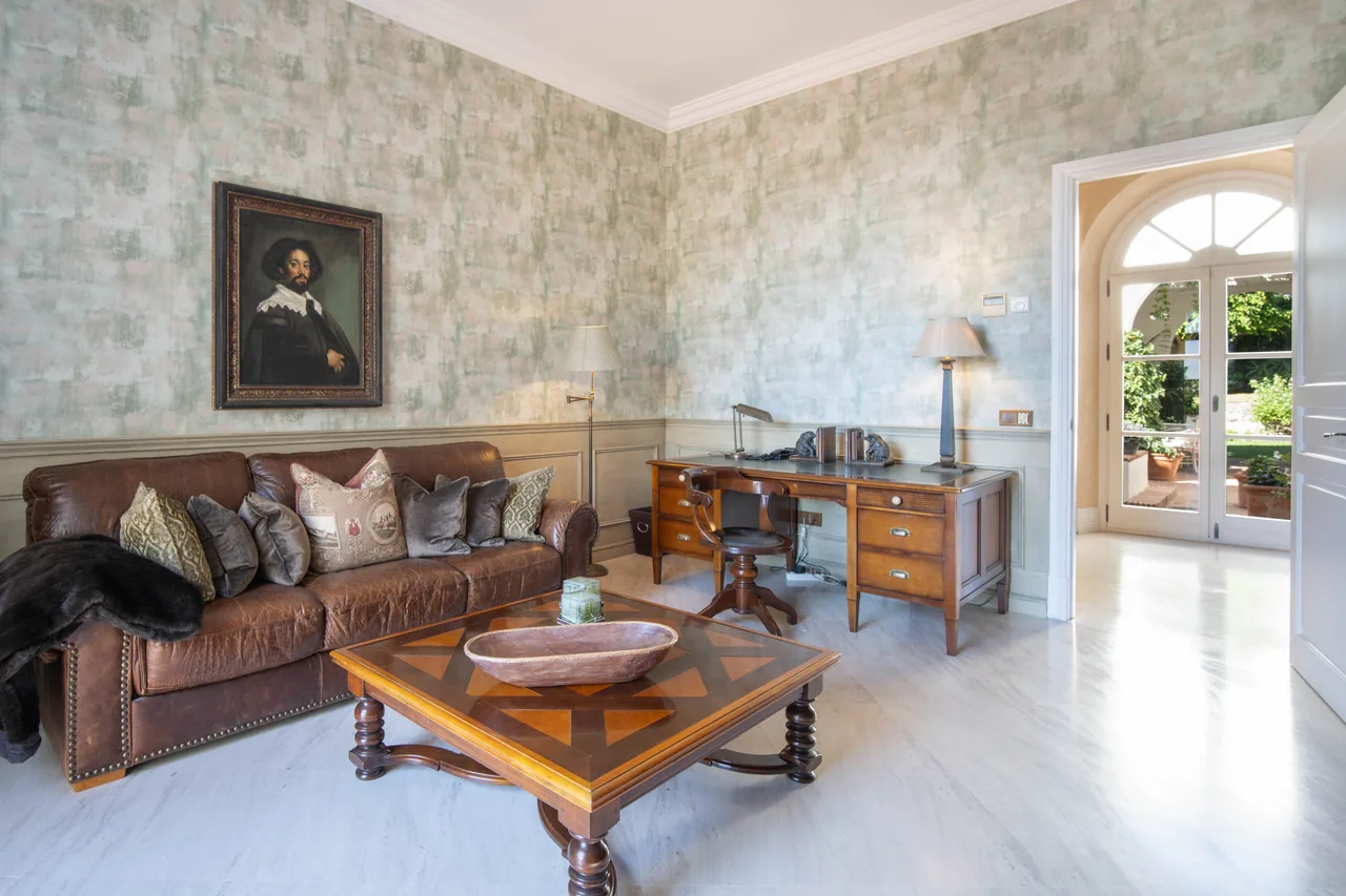 5-bedroom villa in Altos Reales with private pool and private garden — image 42