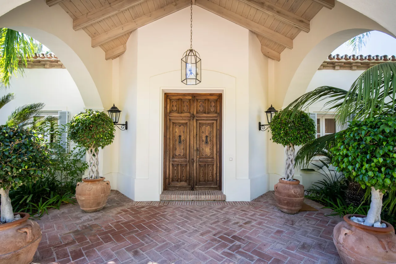 5-bedroom villa in Altos Reales with private pool and private garden — image 45