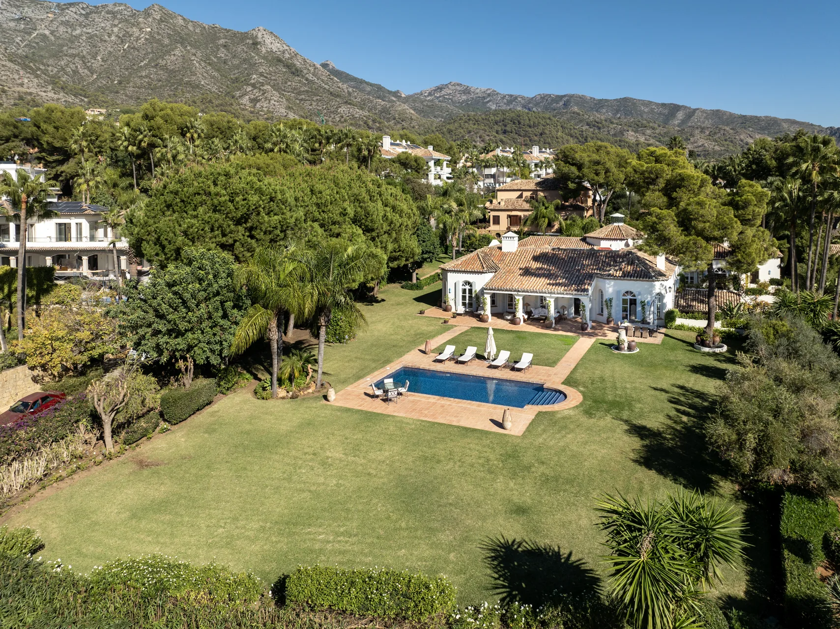 5-bedroom villa in Altos Reales with private pool and private garden — image 51