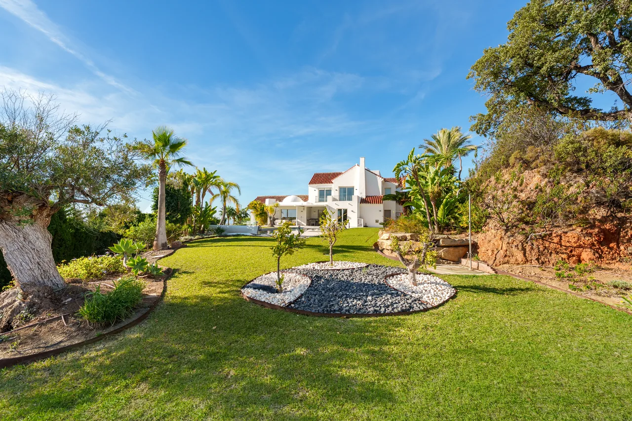 9-bedroom villa in Puerto del Almendro with private pool and private garden — image 4