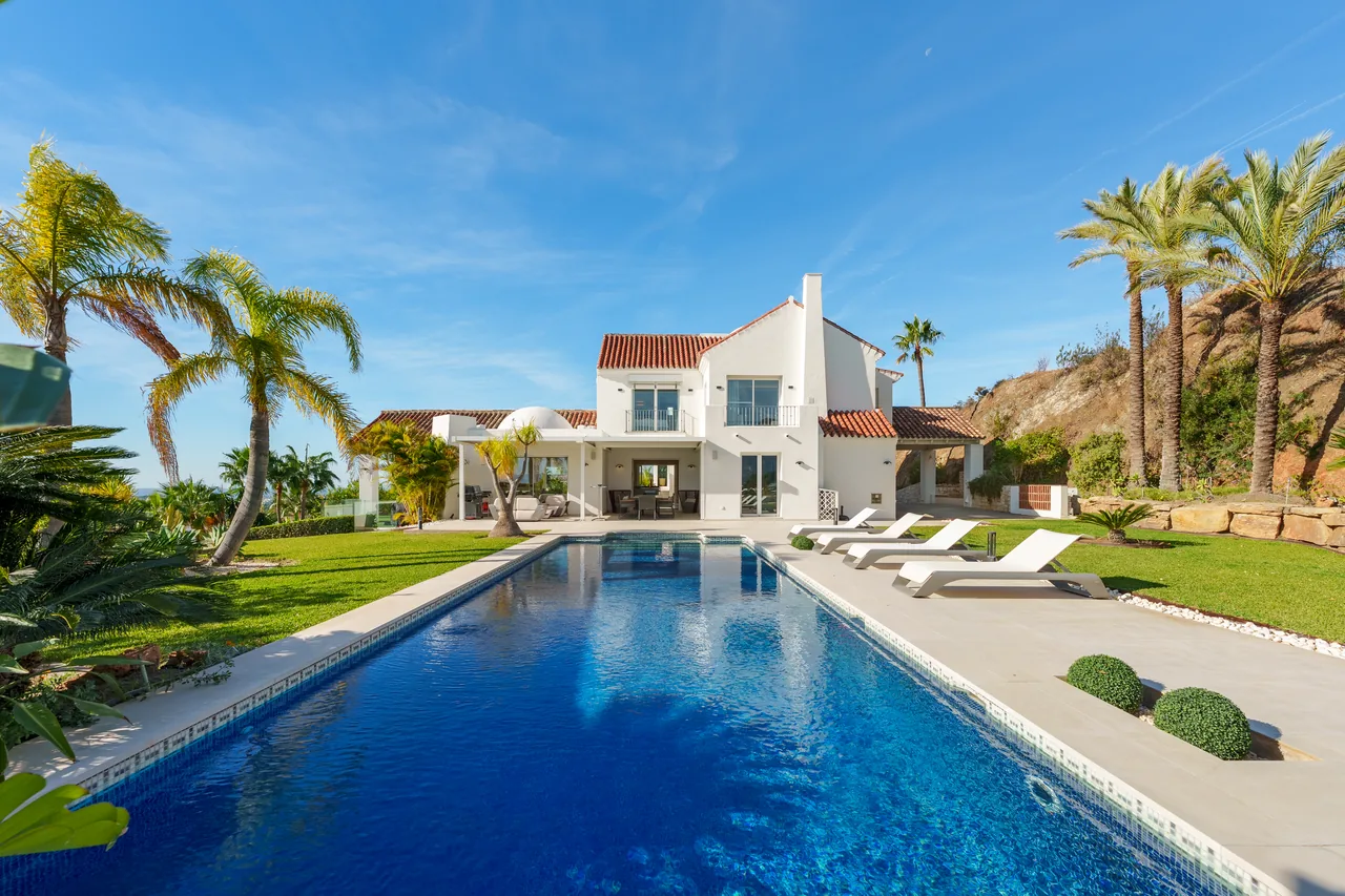 9-bedroom villa in Puerto del Almendro with private pool and private garden — image 5