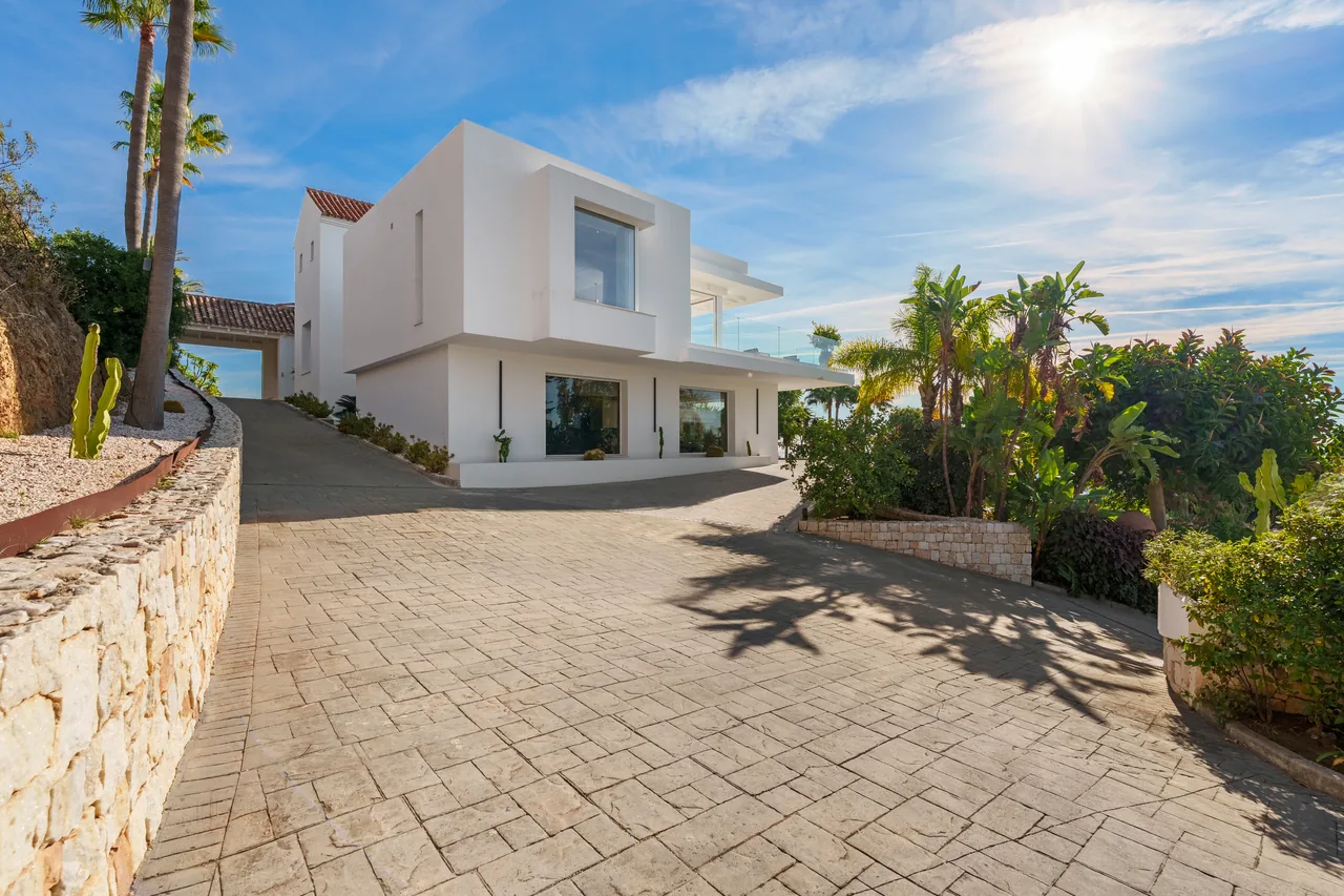 9-bedroom villa in Puerto del Almendro with private pool and private garden — image 7