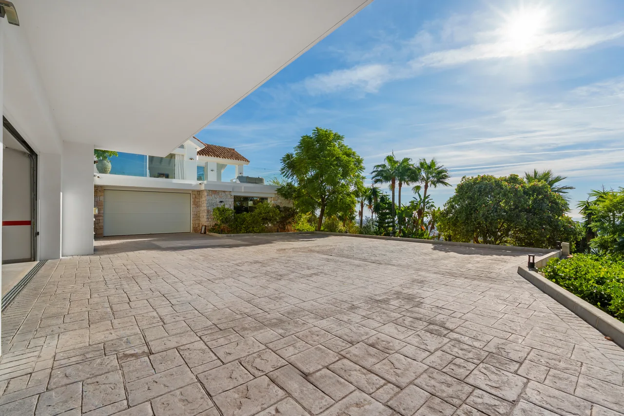 9-bedroom villa in Puerto del Almendro with private pool and private garden — image 9