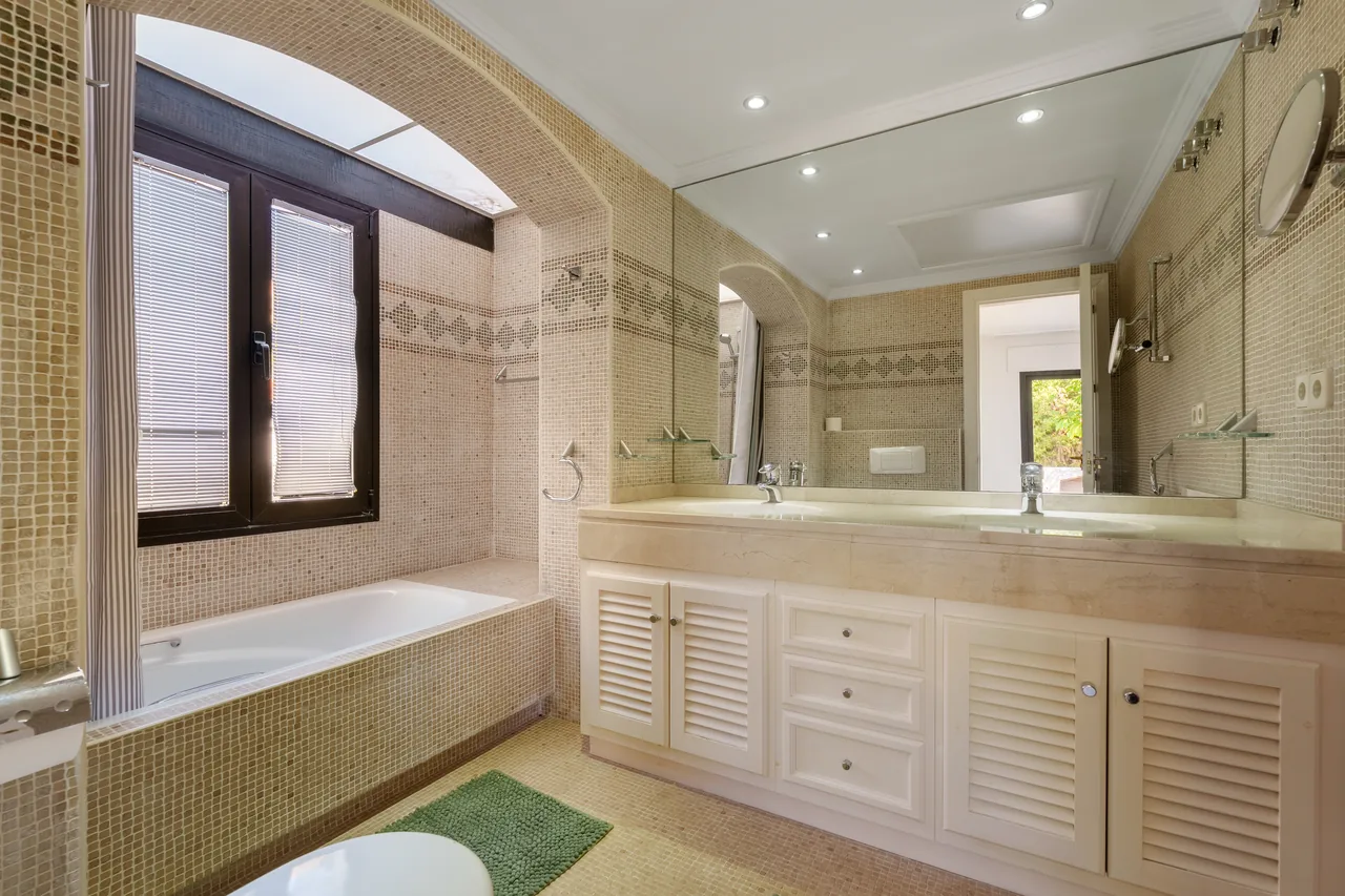 9-bedroom villa in Puerto del Almendro with private pool and private garden — image 19