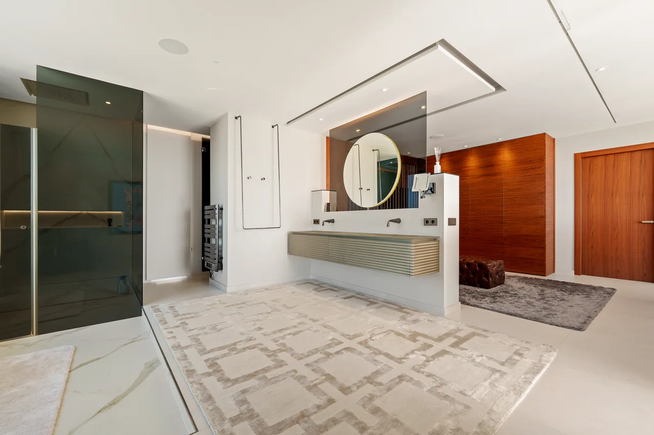 9-bedroom villa in Puerto del Almendro with private pool and private garden — image 42