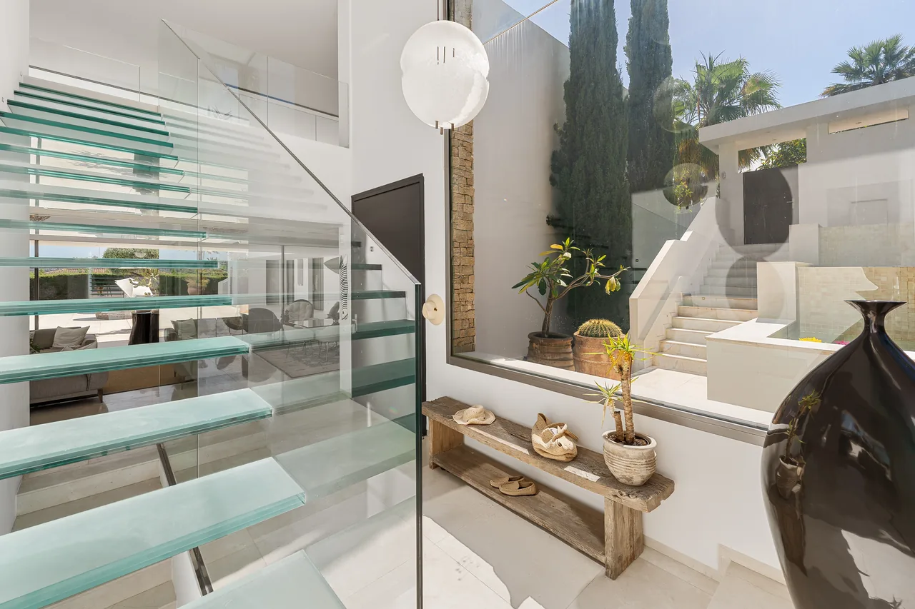 7-bedroom villa in La Cerquilla with private pool and private garden — image 5