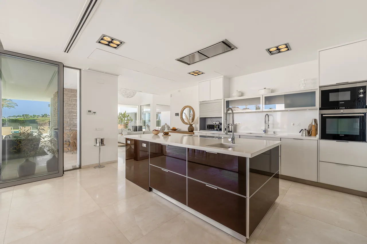 7-bedroom villa in La Cerquilla with private pool and private garden — image 13