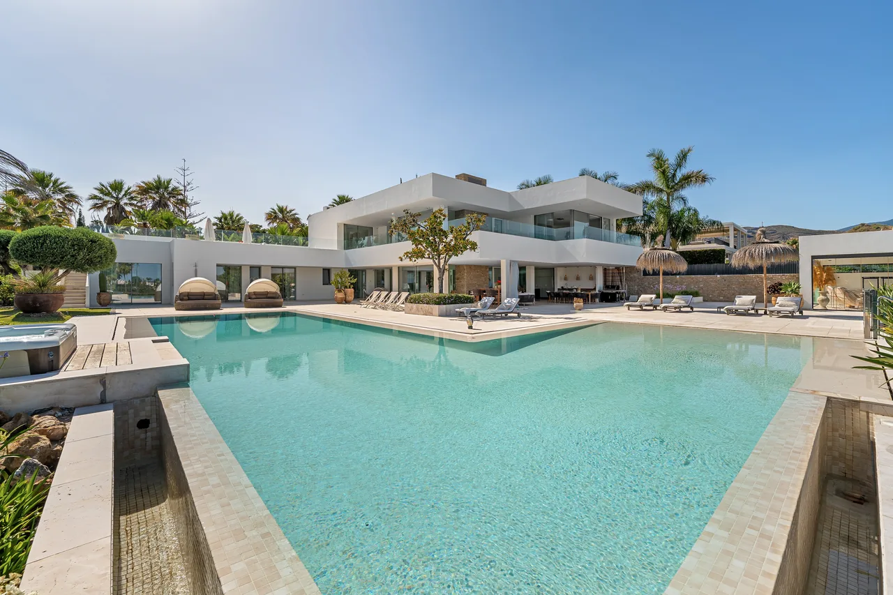 7-bedroom villa in La Cerquilla with private pool and private garden — image 20