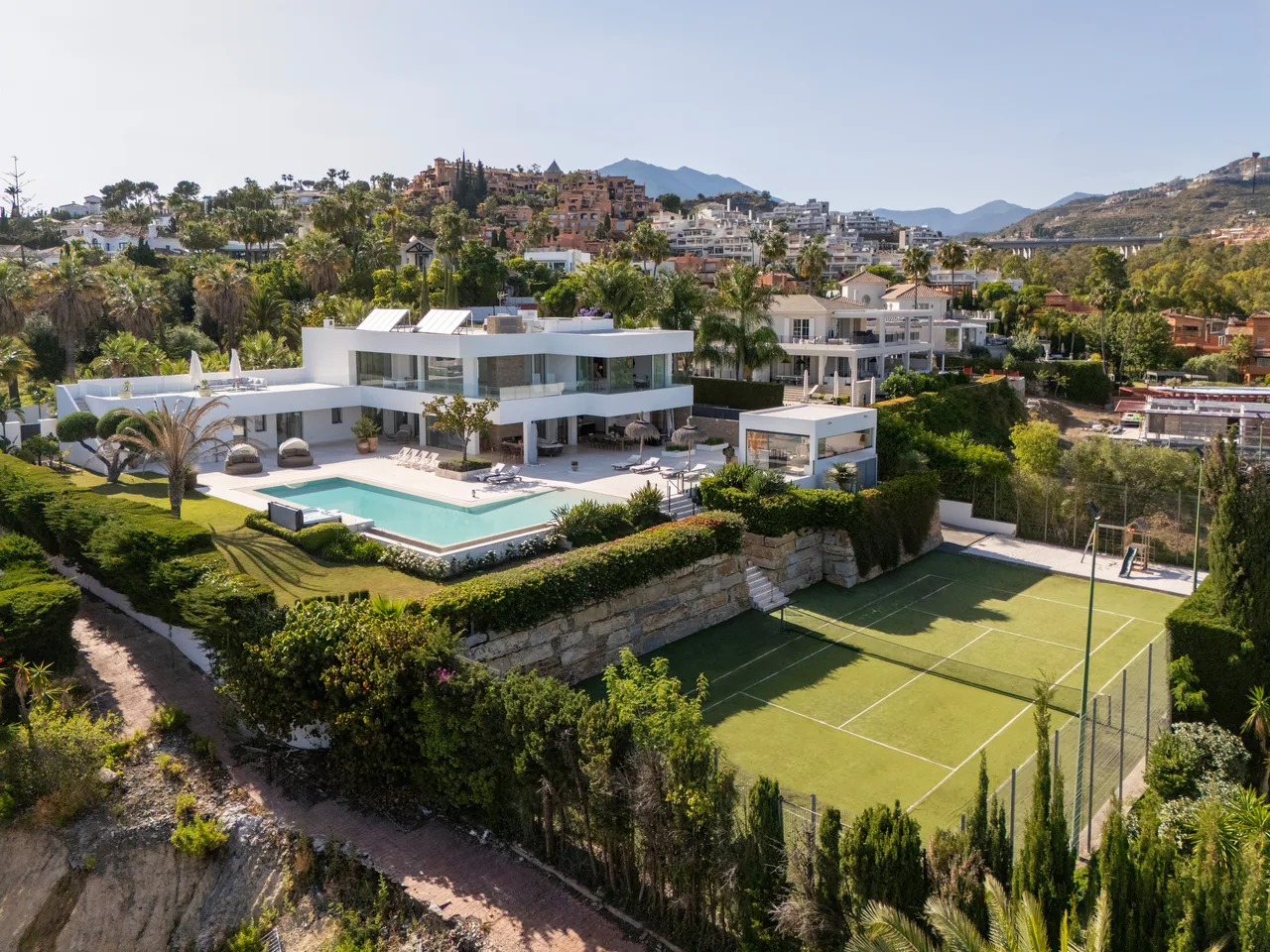 7-bedroom villa in La Cerquilla with private pool and private garden — image 37