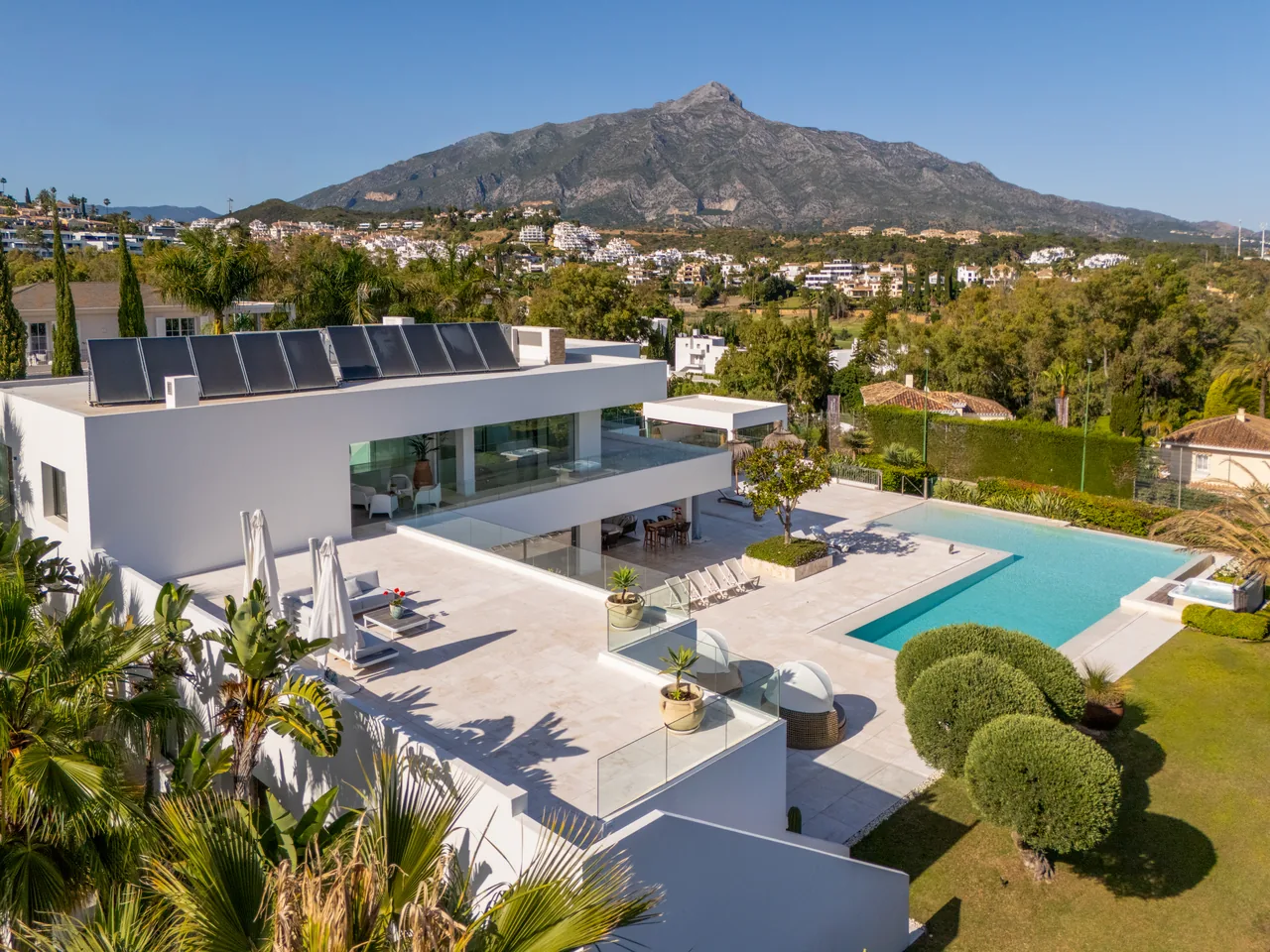 7-bedroom villa in La Cerquilla with private pool and private garden — image 39