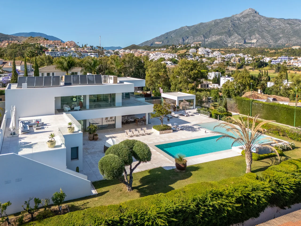 7-bedroom villa in La Cerquilla with private pool and private garden — image 40