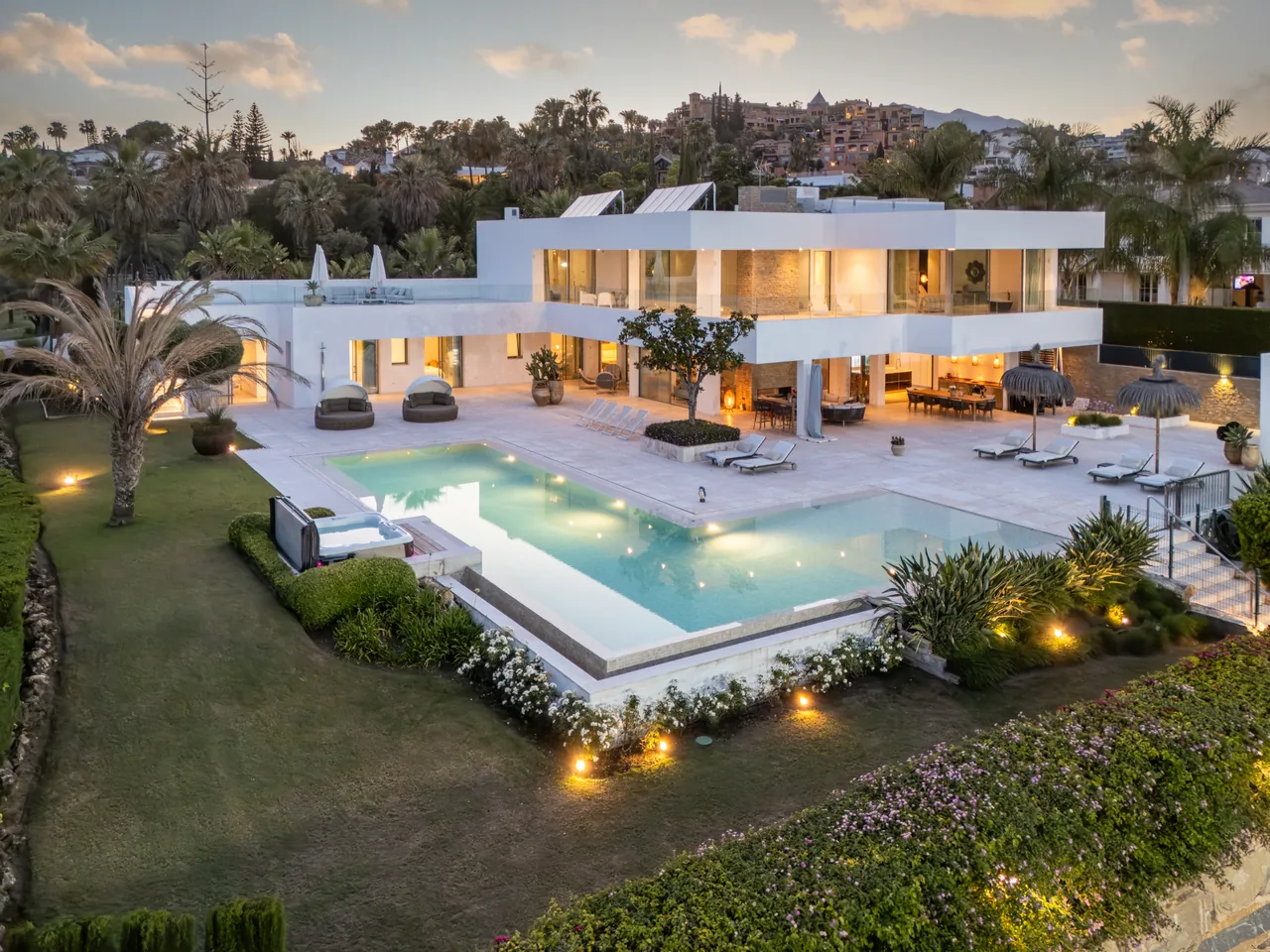 7-bedroom villa in La Cerquilla with private pool and private garden — image 41