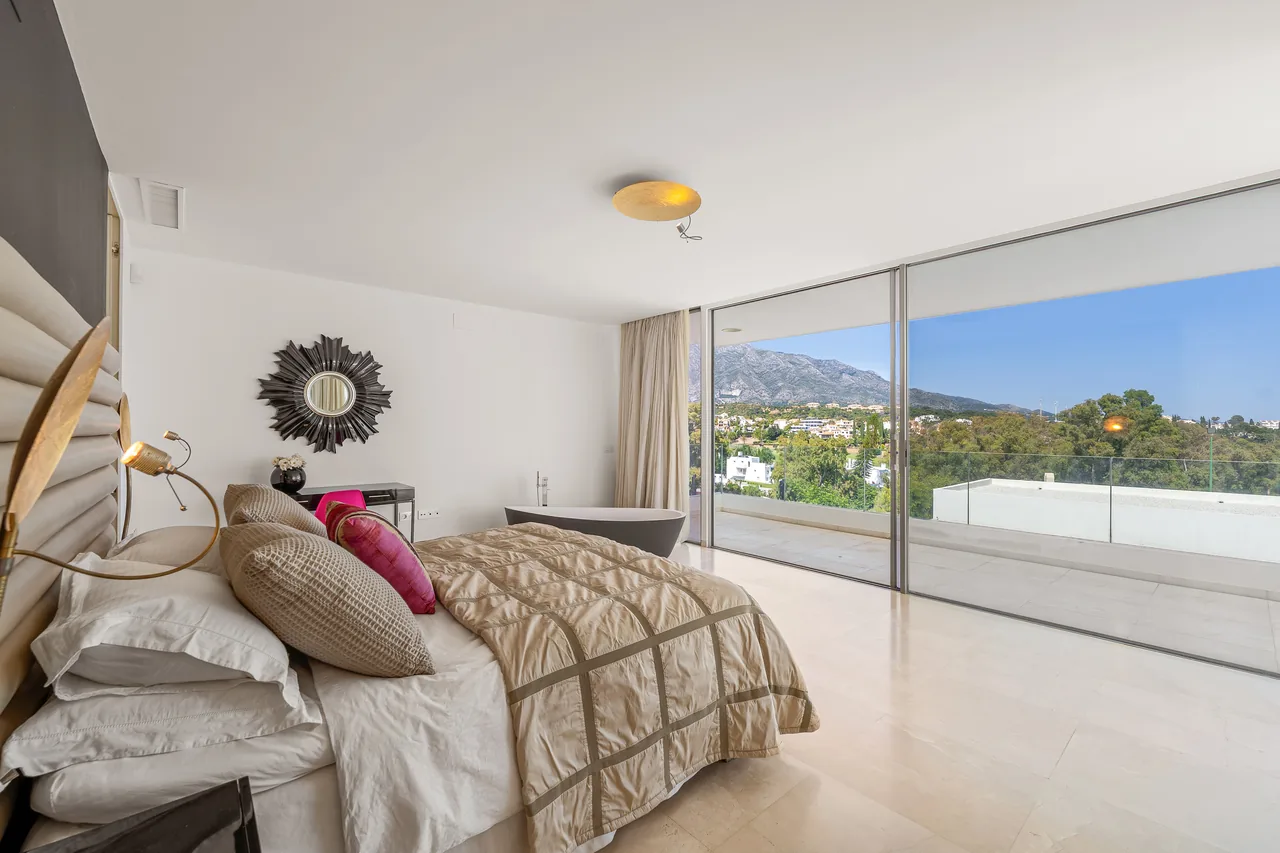 7-bedroom villa in La Cerquilla with private pool and private garden — image 49