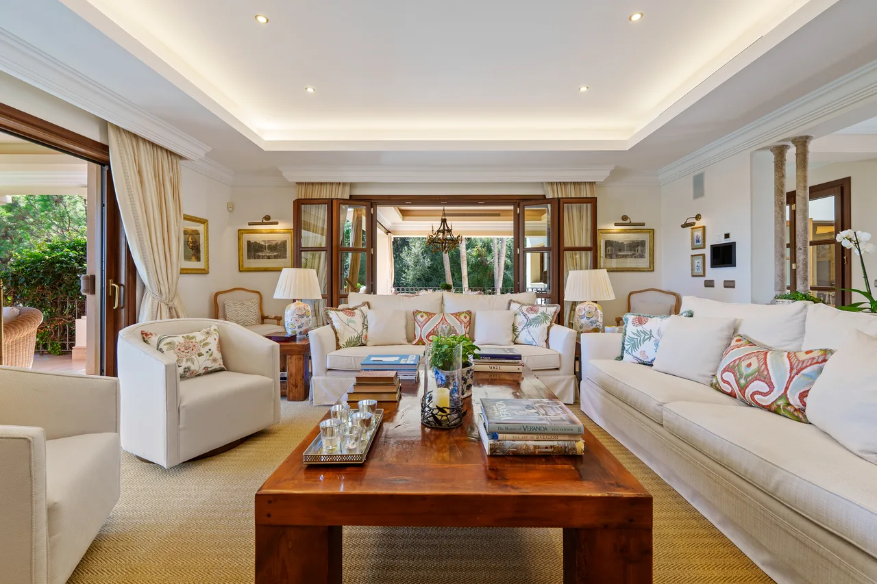 6-bedroom villa in Las Lomas del Marbella Club with private pool and private garden — image 2