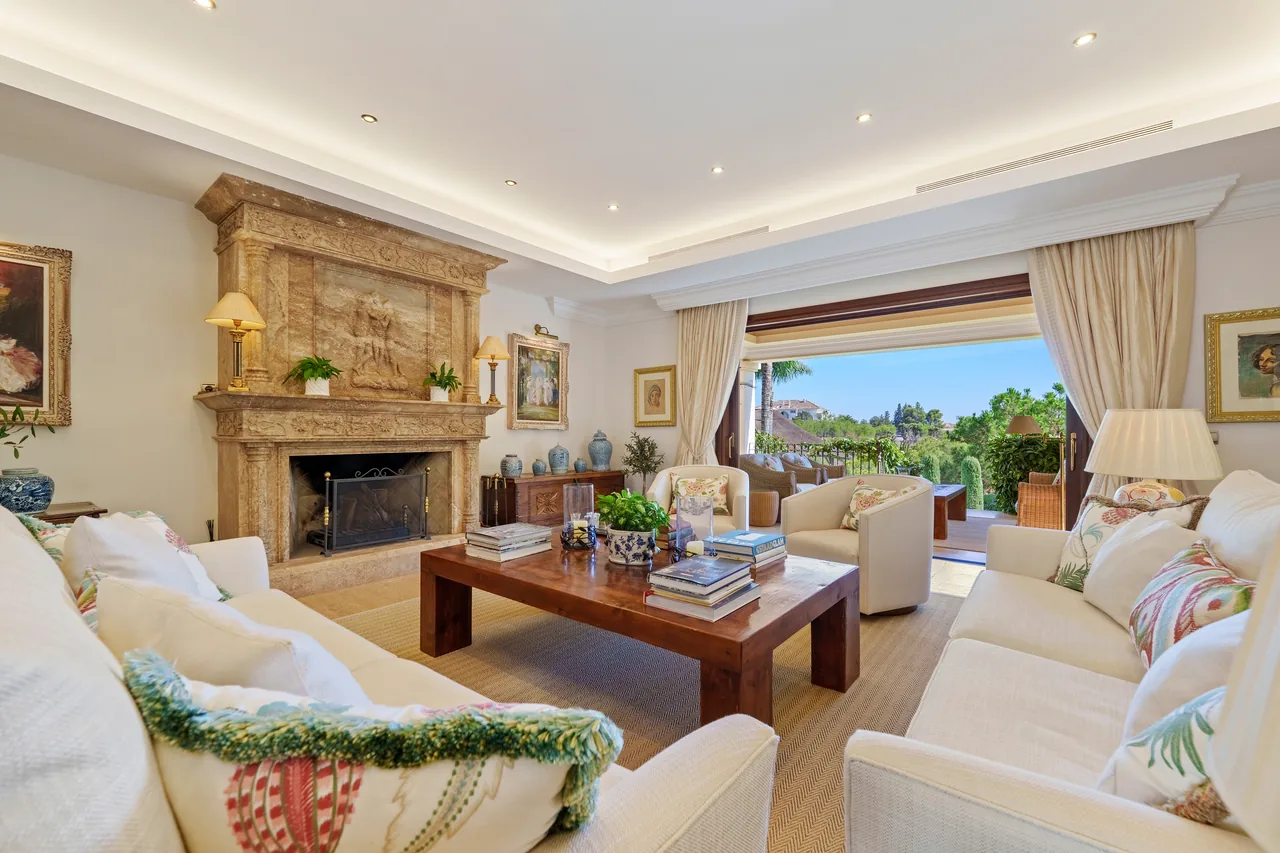6-bedroom villa in Las Lomas del Marbella Club with private pool and private garden — image 3