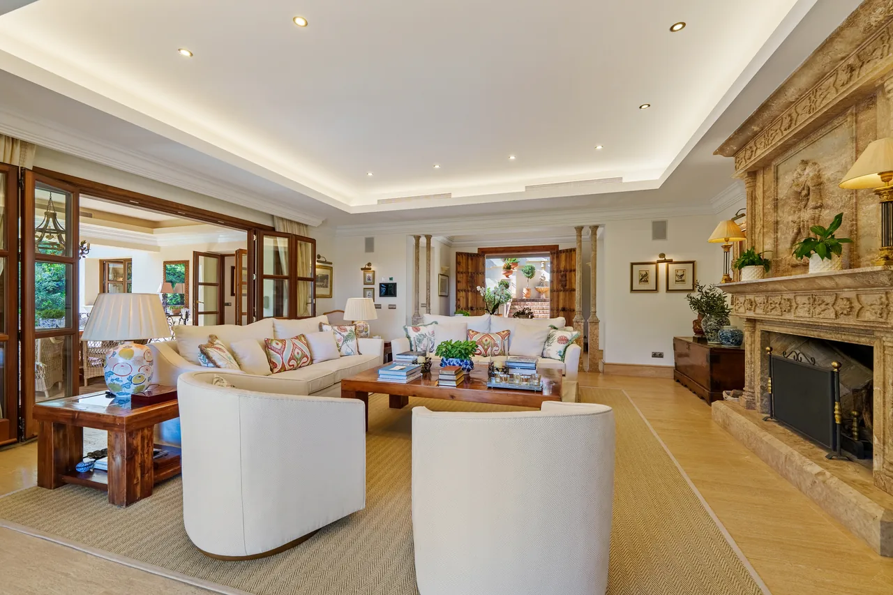 6-bedroom villa in Las Lomas del Marbella Club with private pool and private garden — image 7