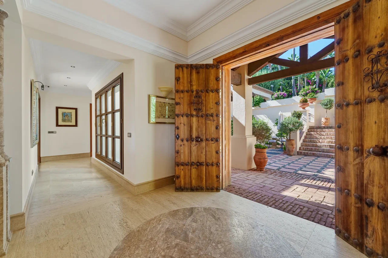 6-bedroom villa in Las Lomas del Marbella Club with private pool and private garden — image 8