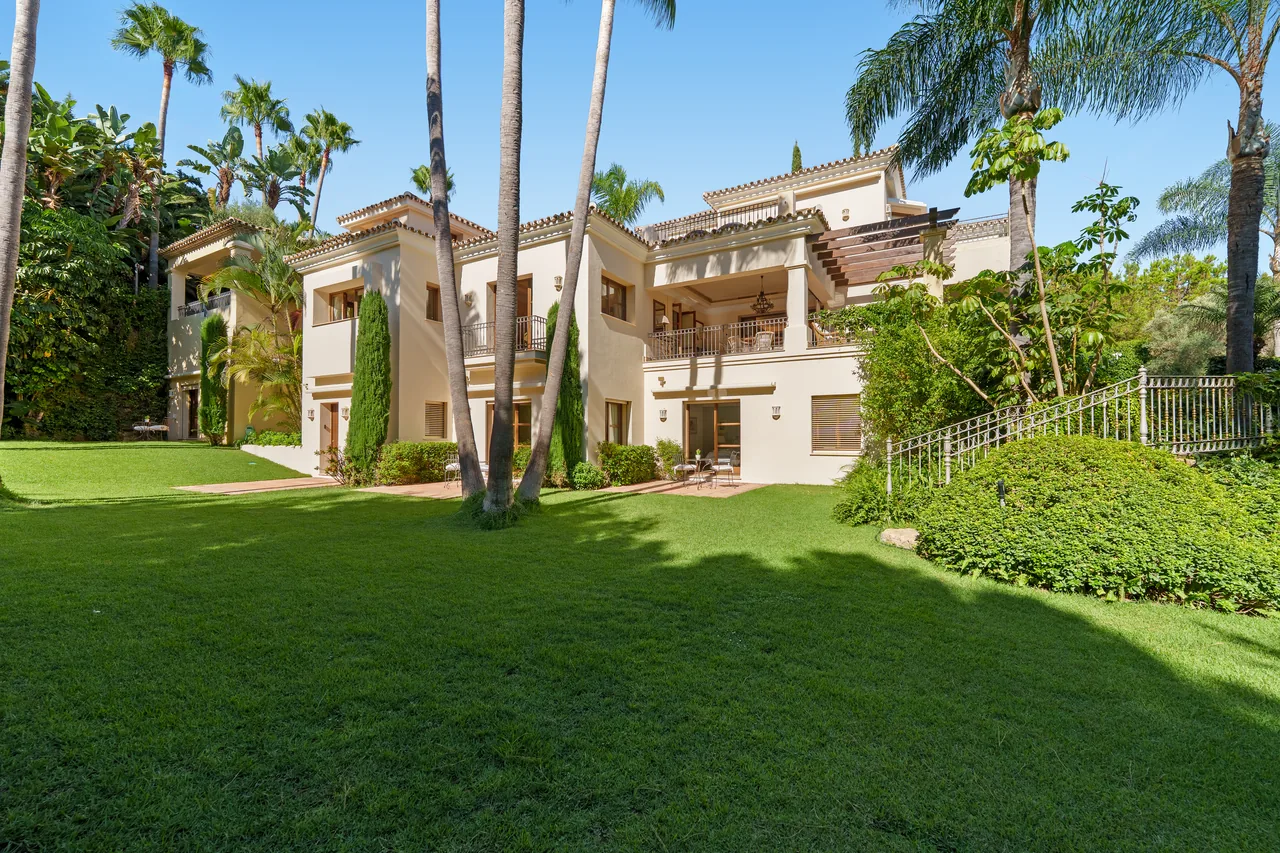 6-bedroom villa in Las Lomas del Marbella Club with private pool and private garden — image 14