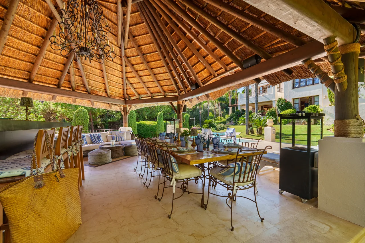 6-bedroom villa in Las Lomas del Marbella Club with private pool and private garden — image 18