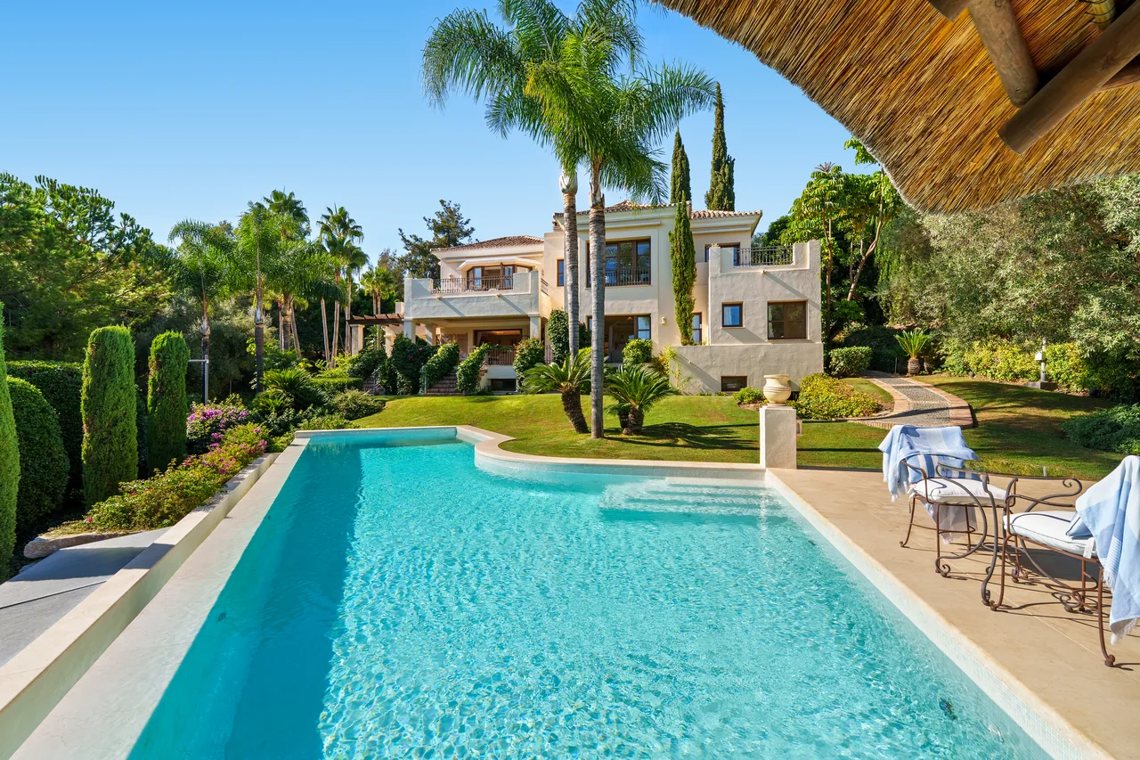 6-bedroom villa in Las Lomas del Marbella Club with private pool and private garden — image 19