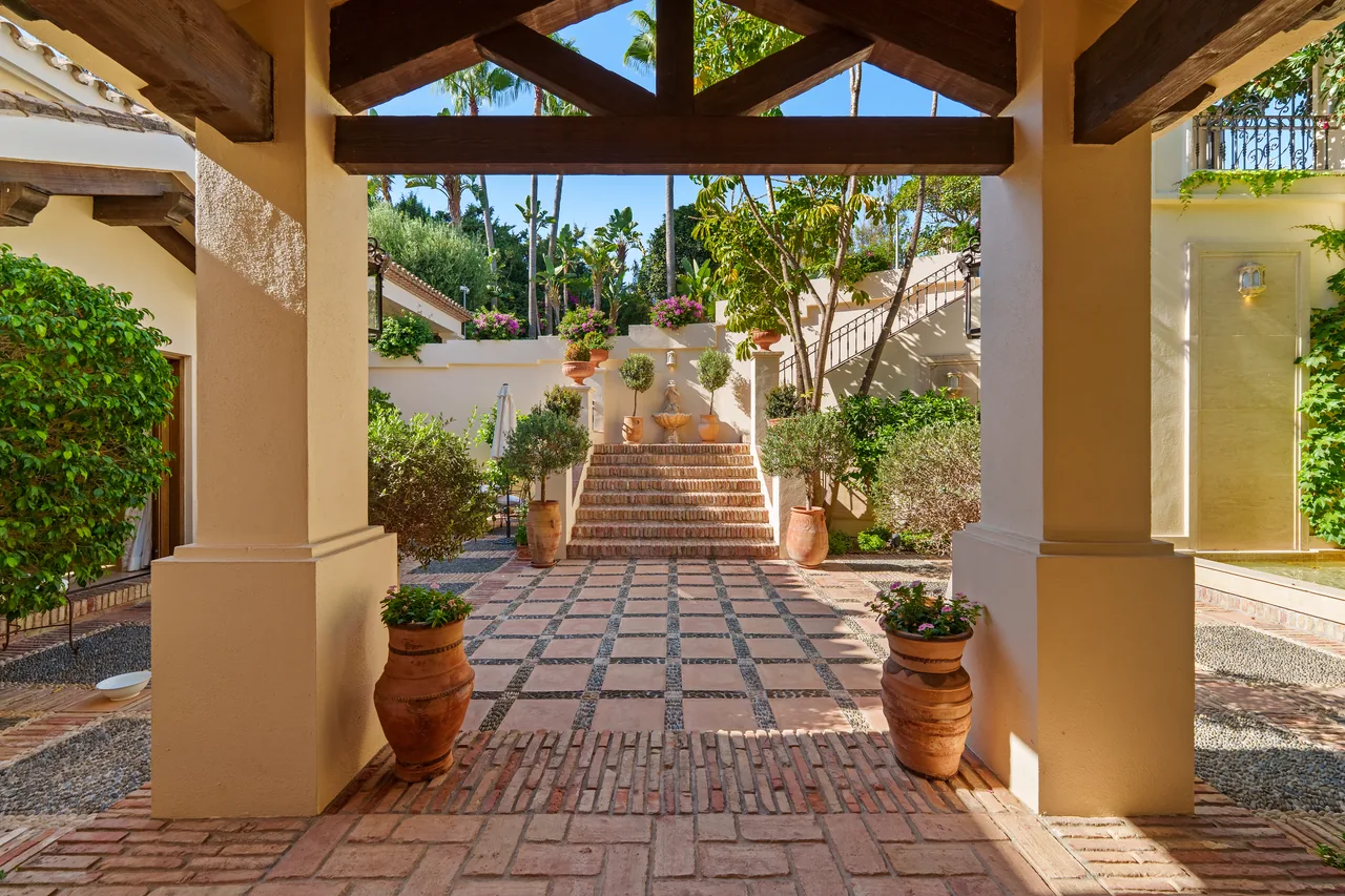 6-bedroom villa in Las Lomas del Marbella Club with private pool and private garden — image 20