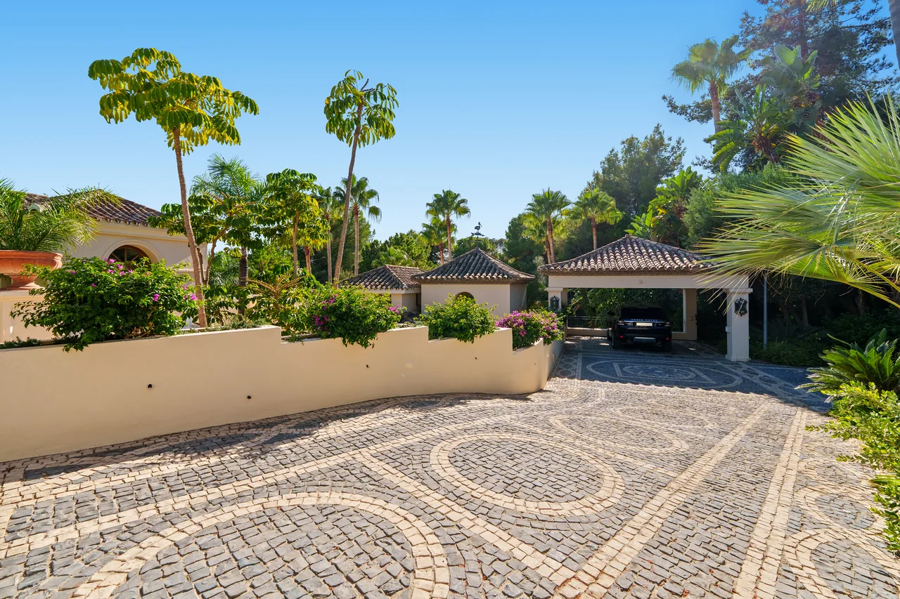 6-bedroom villa in Las Lomas del Marbella Club with private pool and private garden — image 24