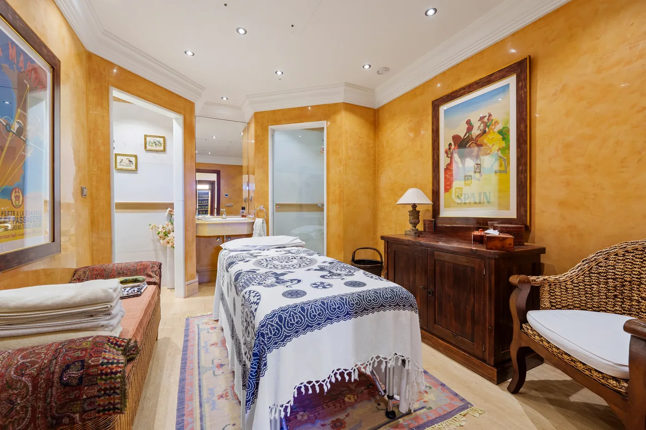 6-bedroom villa in Las Lomas del Marbella Club with private pool and private garden — image 25