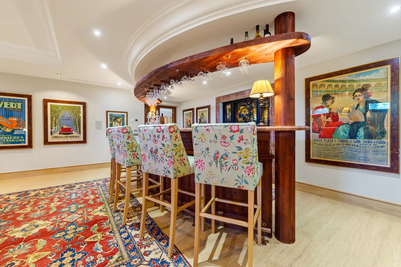 6-bedroom villa in Las Lomas del Marbella Club with private pool and private garden — image 26
