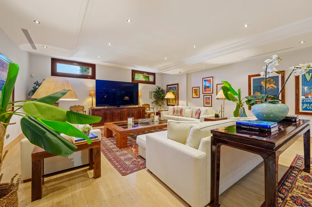 6-bedroom villa in Las Lomas del Marbella Club with private pool and private garden — image 27