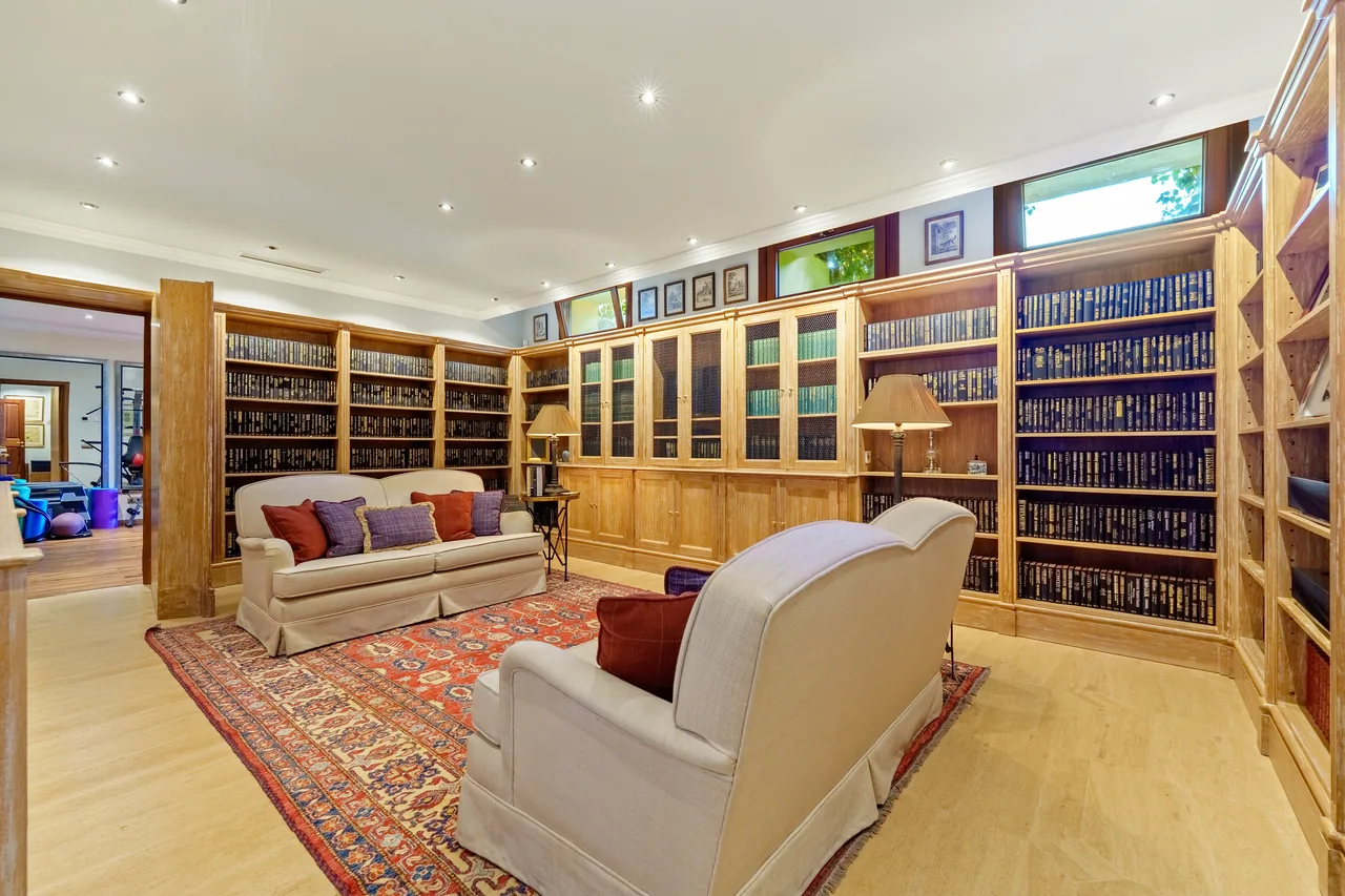 6-bedroom villa in Las Lomas del Marbella Club with private pool and private garden — image 28