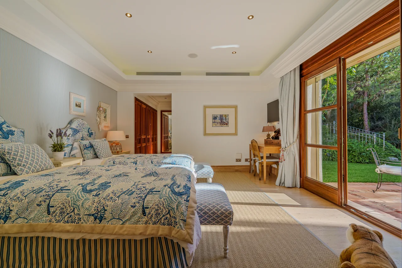 6-bedroom villa in Las Lomas del Marbella Club with private pool and private garden — image 31