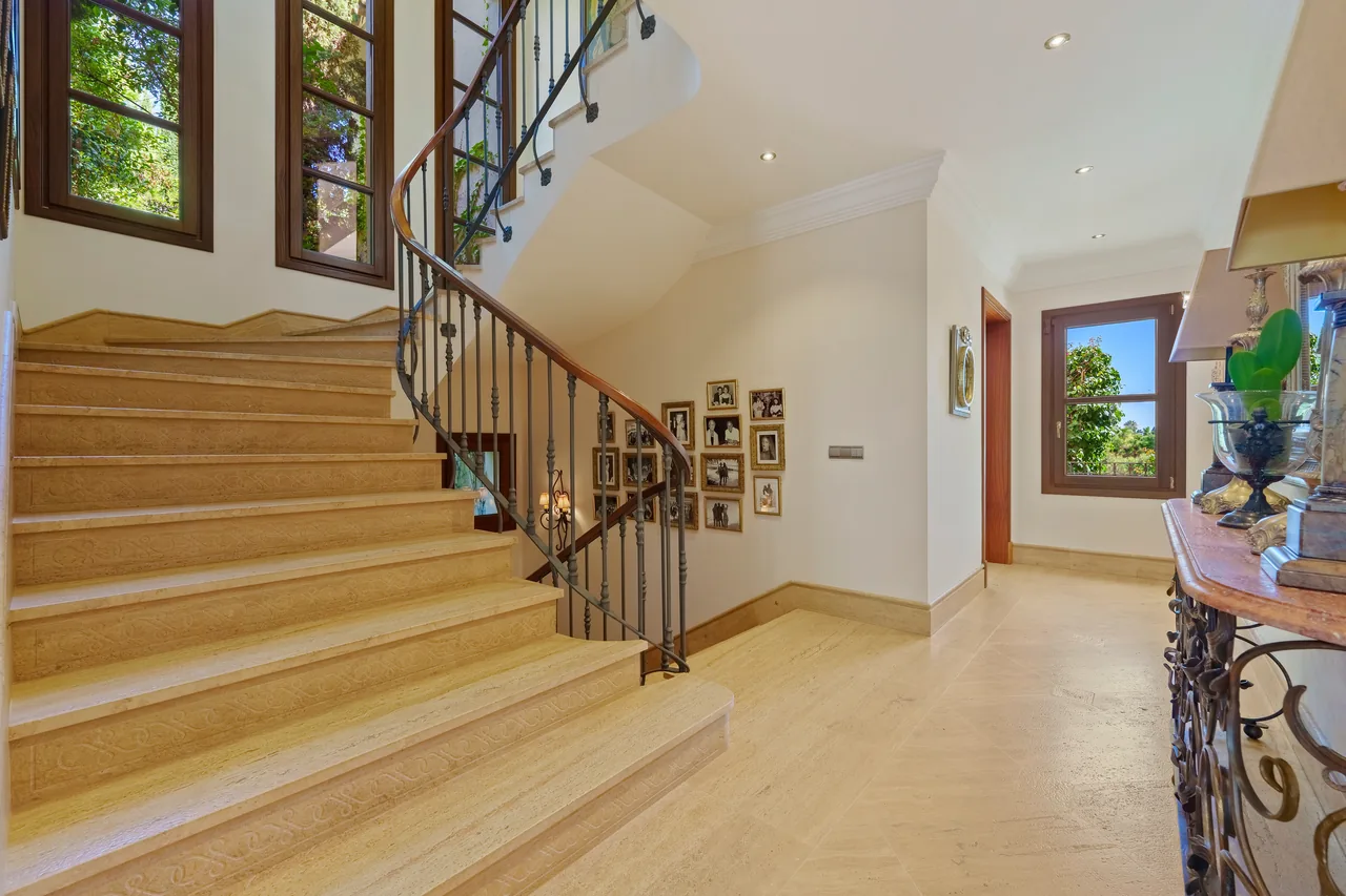 6-bedroom villa in Las Lomas del Marbella Club with private pool and private garden — image 33