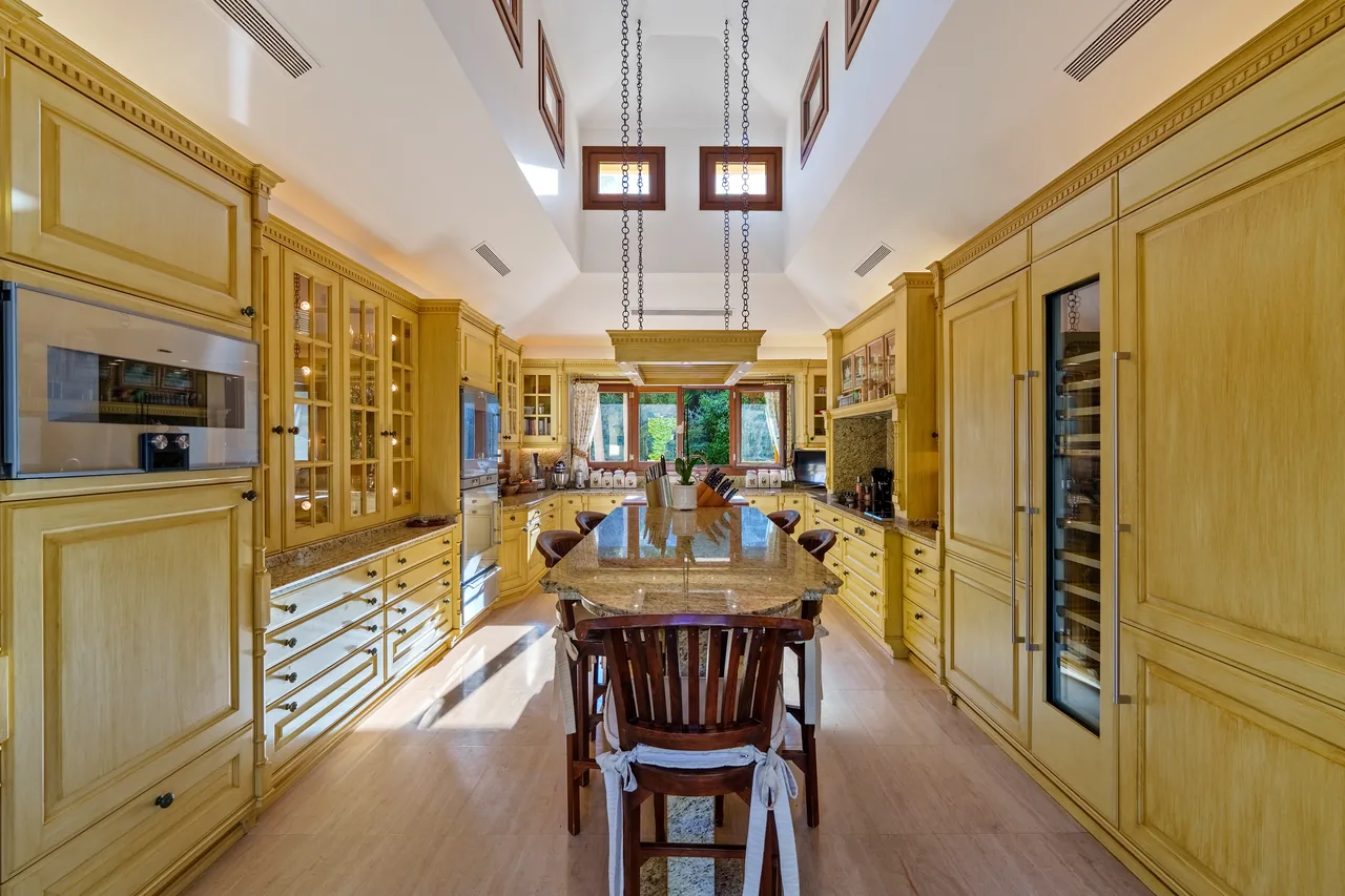 6-bedroom villa in Las Lomas del Marbella Club with private pool and private garden — image 34