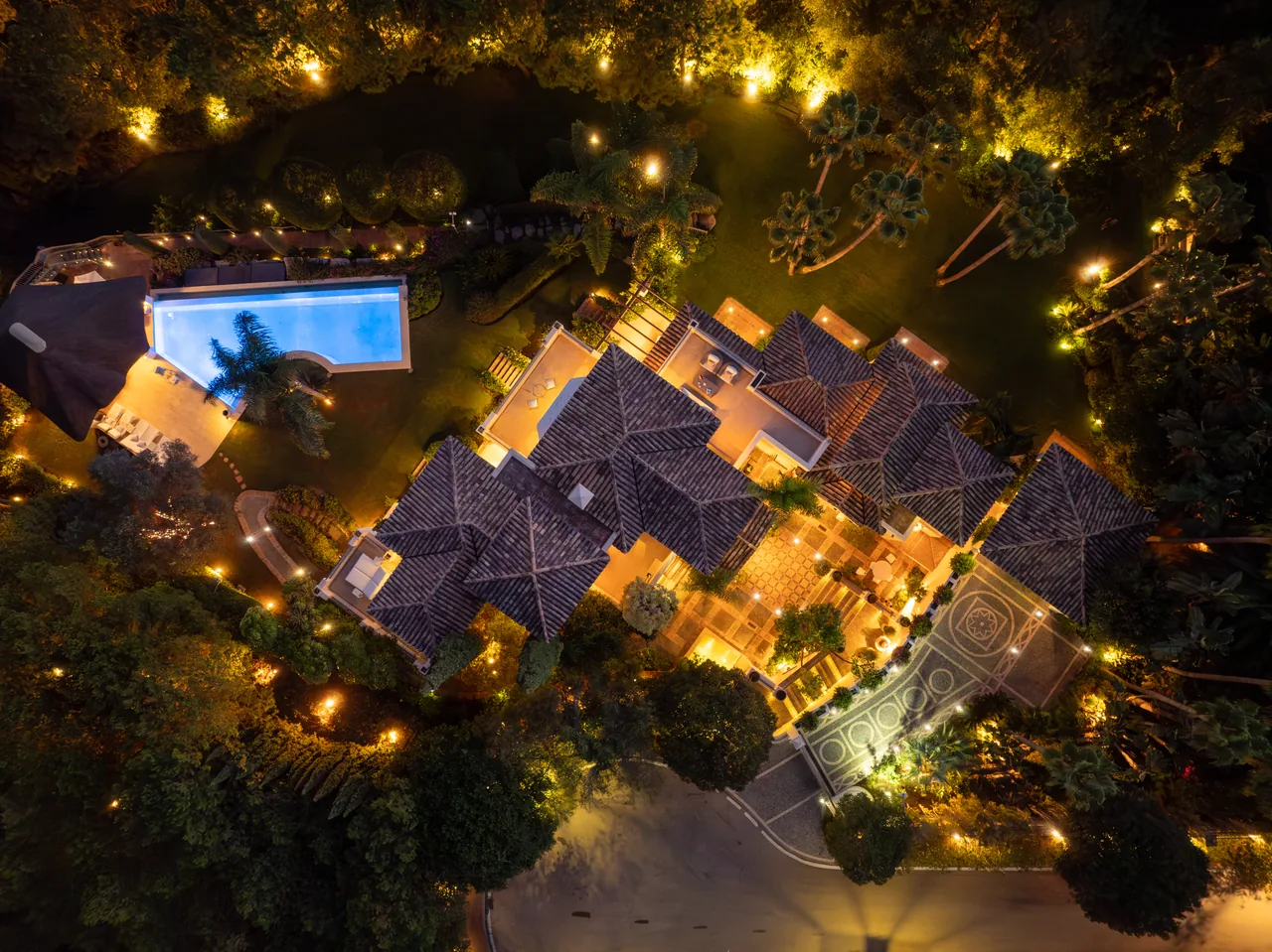 6-bedroom villa in Las Lomas del Marbella Club with private pool and private garden — image 37