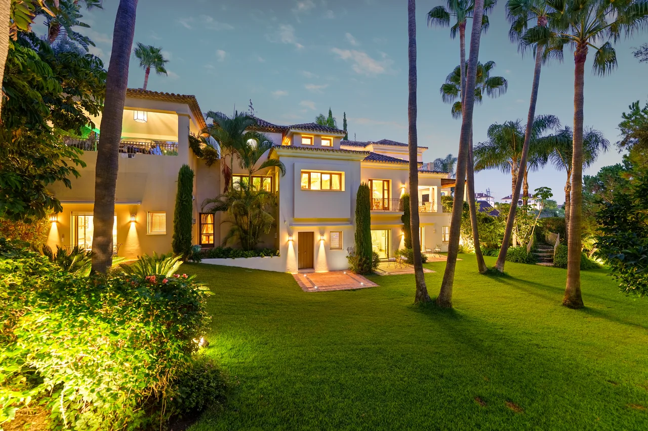 6-bedroom villa in Las Lomas del Marbella Club with private pool and private garden — image 39