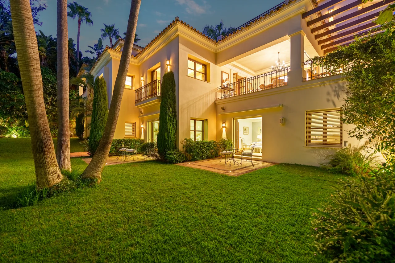 6-bedroom villa in Las Lomas del Marbella Club with private pool and private garden — image 40