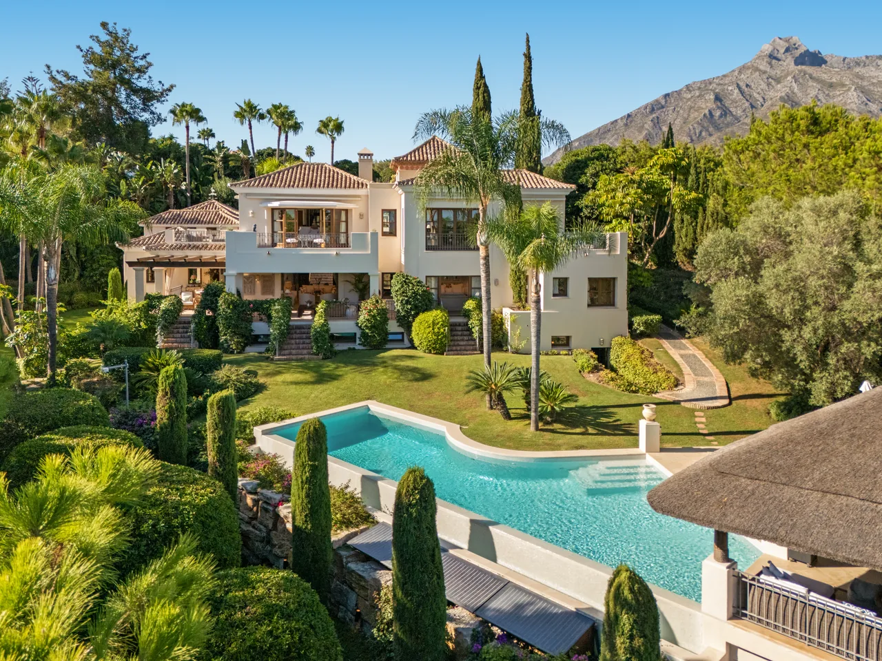 6-bedroom villa in Las Lomas del Marbella Club with private pool and private garden — image 41