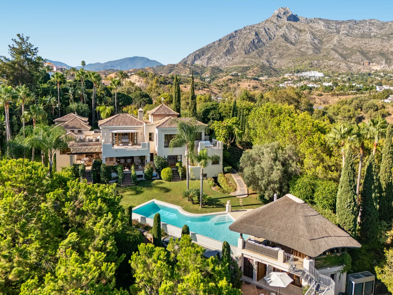 6-bedroom villa in Las Lomas del Marbella Club with private pool and private garden — image 42