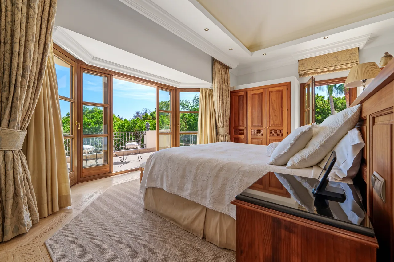 6-bedroom villa in Las Lomas del Marbella Club with private pool and private garden — image 43