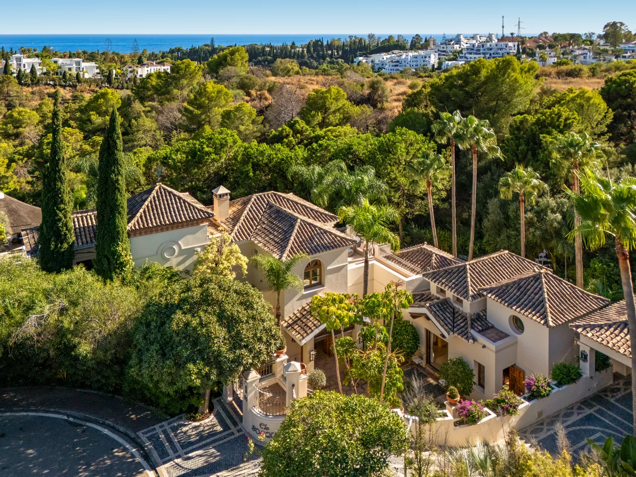 6-bedroom villa in Las Lomas del Marbella Club with private pool and private garden — image 44