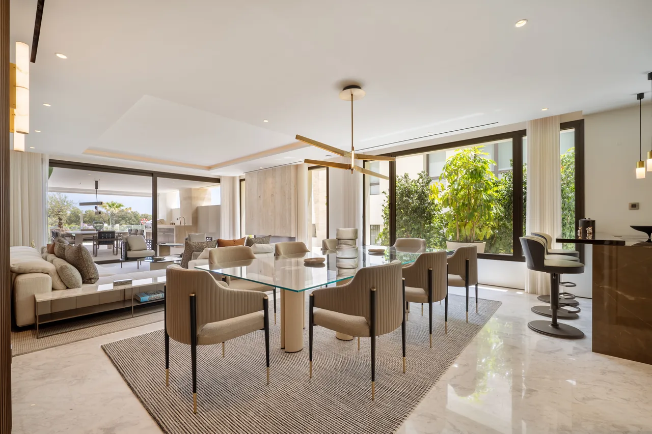 5-bedroom duplex apartment in Marbella Golden Mile with private garden and gated community — image 3