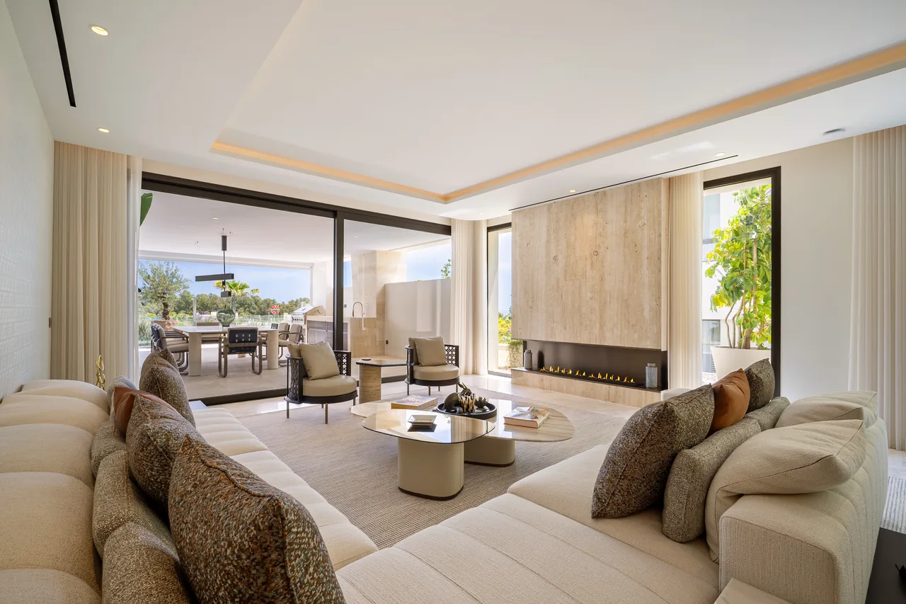 5-bedroom duplex apartment in Marbella Golden Mile with private garden and gated community — image 4