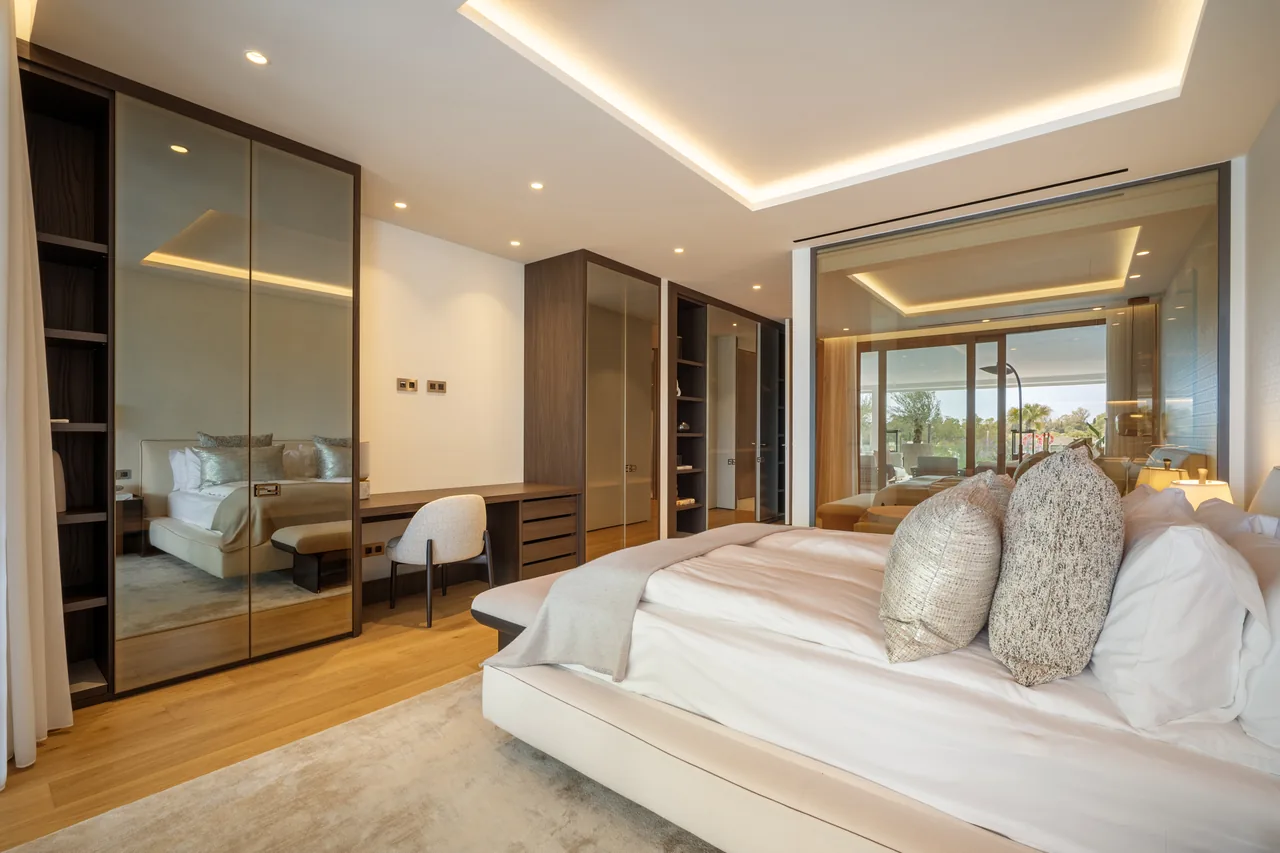 5-bedroom duplex apartment in Marbella Golden Mile with private garden and gated community — image 8