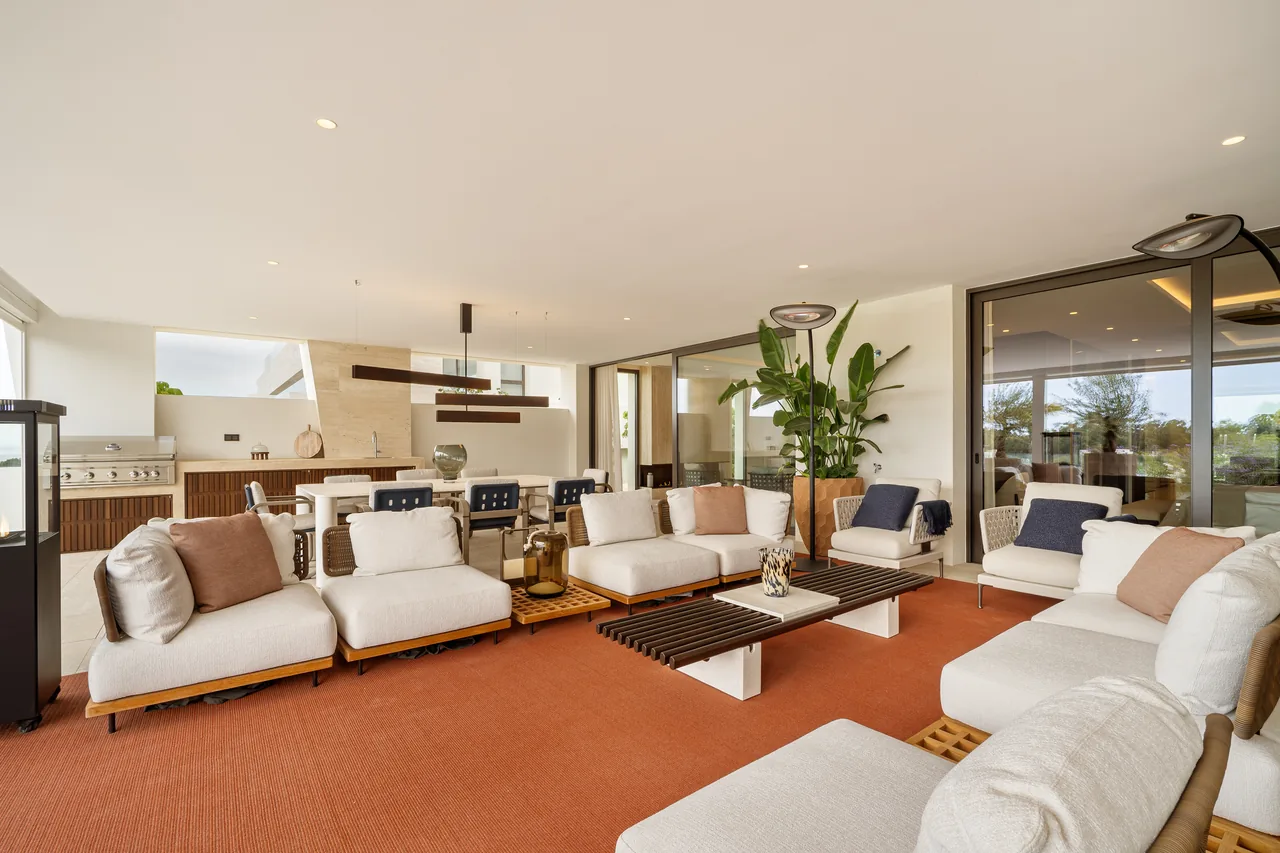 5-bedroom duplex apartment in Marbella Golden Mile with private garden and gated community — image 9