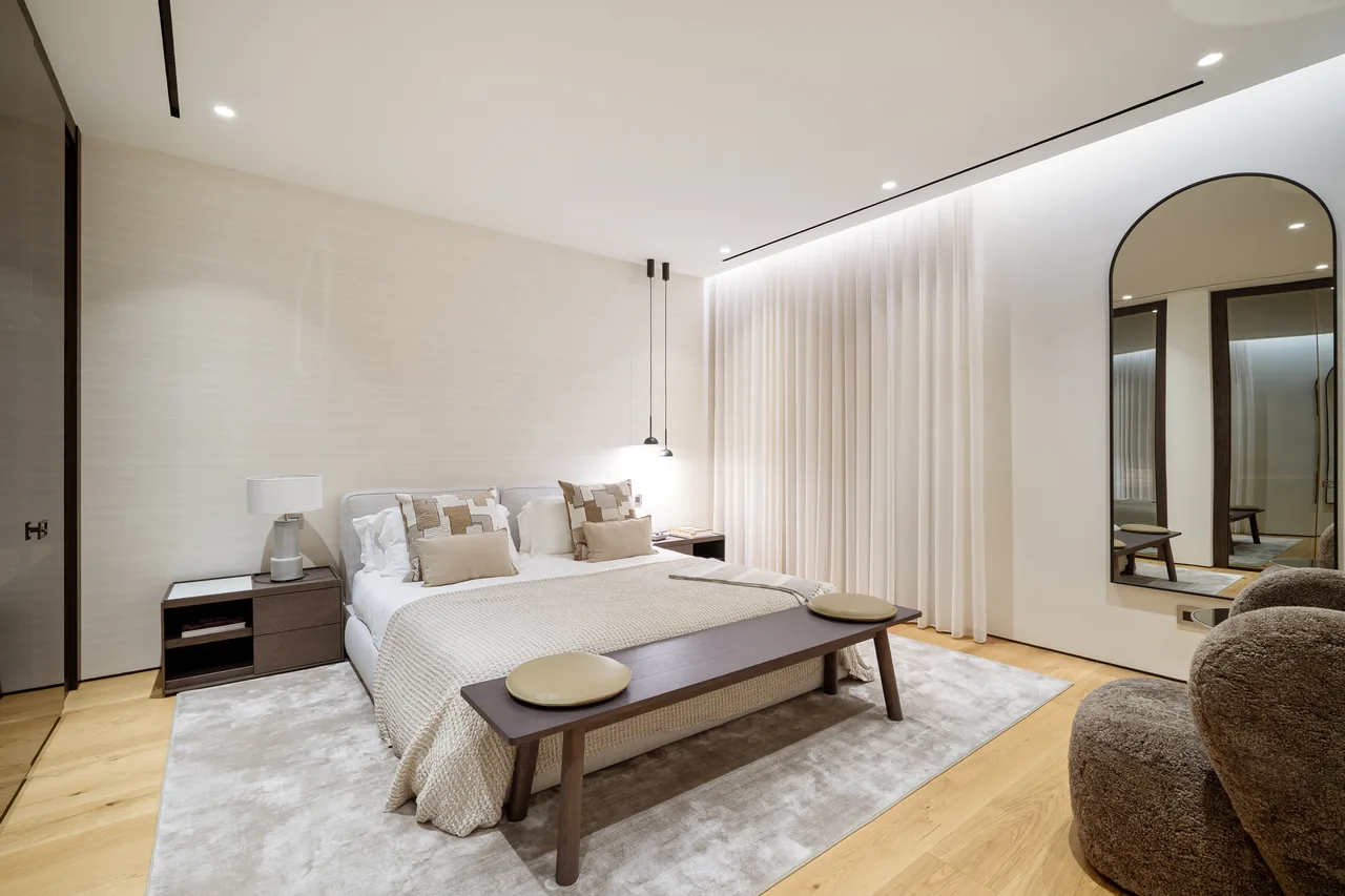 5-bedroom duplex apartment in Marbella Golden Mile with private garden and gated community — image 12