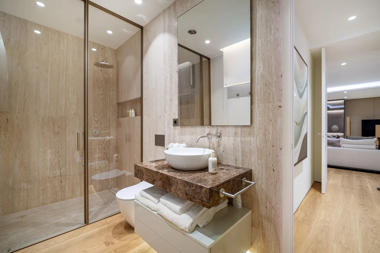 5-bedroom duplex apartment in Marbella Golden Mile with private garden and gated community — image 13