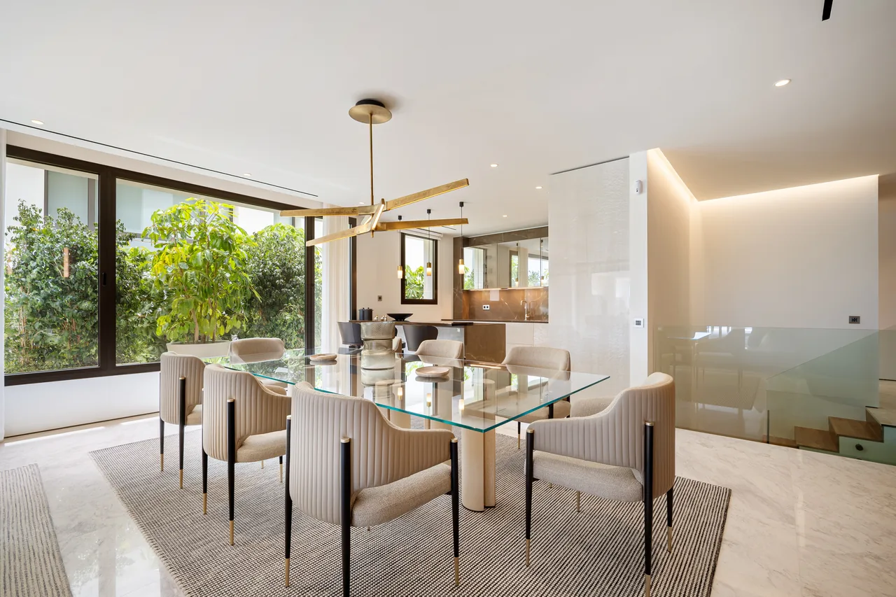 5-bedroom duplex apartment in Marbella Golden Mile with private garden and gated community — image 15